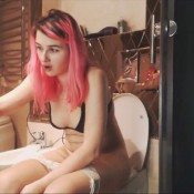 girl in toilet 35 marysweeeet