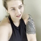 miss_emily022 farting wet ones on the toilet -
