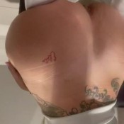 amy_farts public toilet diarrhea
