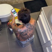 Inkedhousewife Scrolling And Shitting