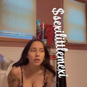 Sexilittlemexi Needed To Piss And Poop While Being Gassy