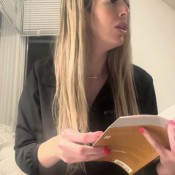 Amy_farts Just Reading