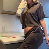 Amy_farts Sneaky Fart