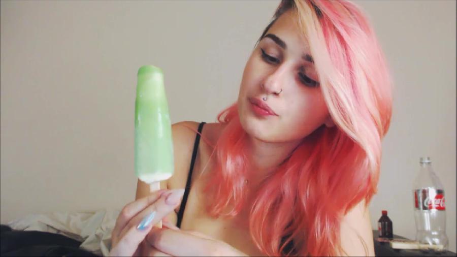 marysweeeet licking ice cream