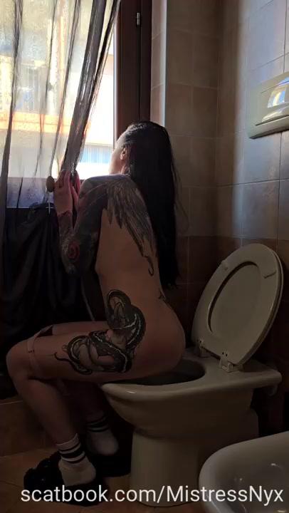 Mistressnyx Farts And Poop For The Anniversary